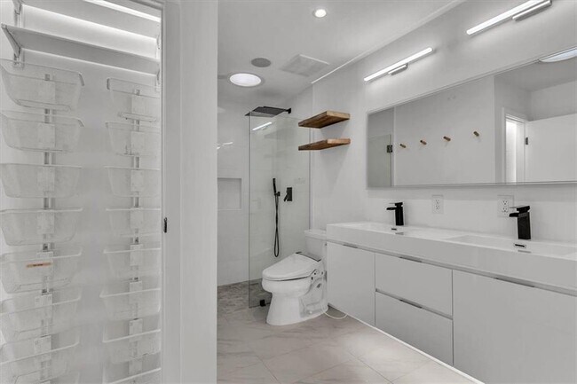 Building Photo - 2605 McKinnon Dr