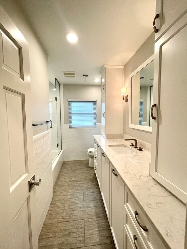 Building Photo - 6 month lease- AVAIL IN AUGUST- Immaculate...