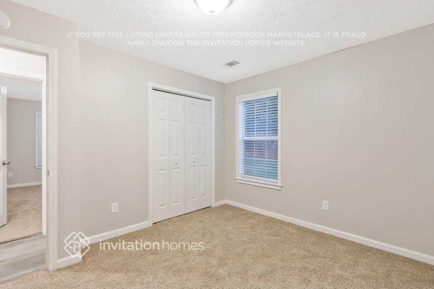 Building Photo - 415 Cambridge Way