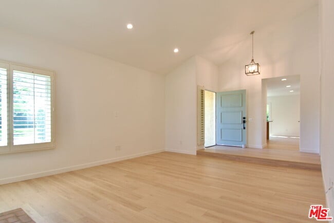 Building Photo - 24621 Aquilla Dr