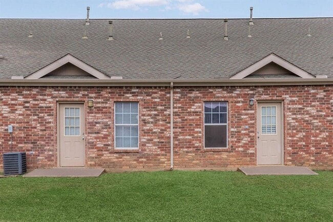 Building Photo - 9257 Somerset Rd