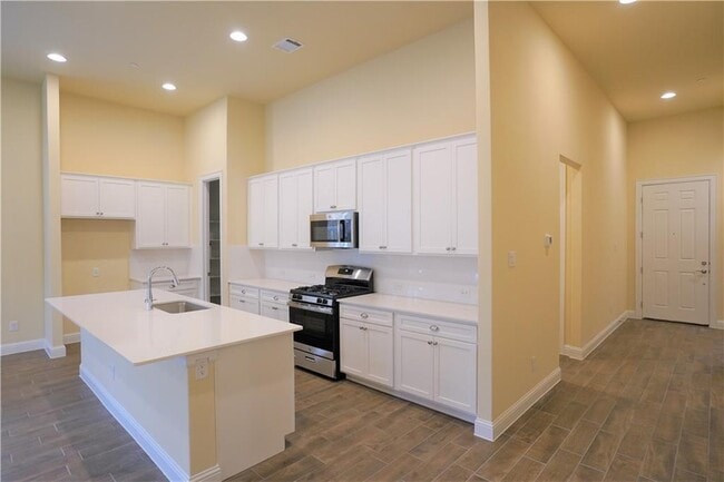 Building Photo - 600 C-Bar Ranch Trl