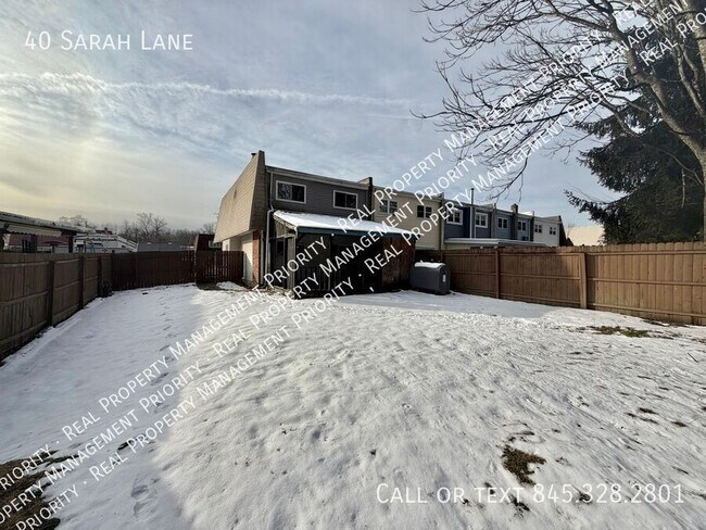 Building Photo - 40 Sarah Ln