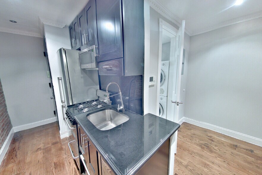 Primary Photo - 120 E 102nd St