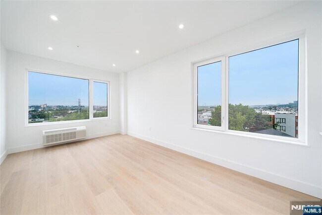 Building Photo - 3309 Liberty Ave