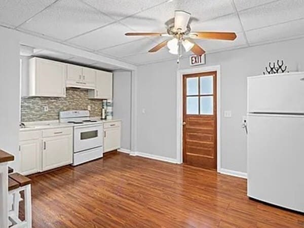 Building Photo - 364 Main St