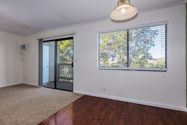 Building Photo - Upstairs, 1 bedroom, Benicia Highlands on Cambridge Drive