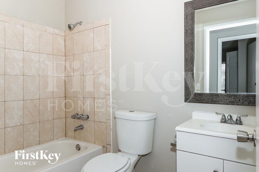 Building Photo - 438 SE Streamlet Ave