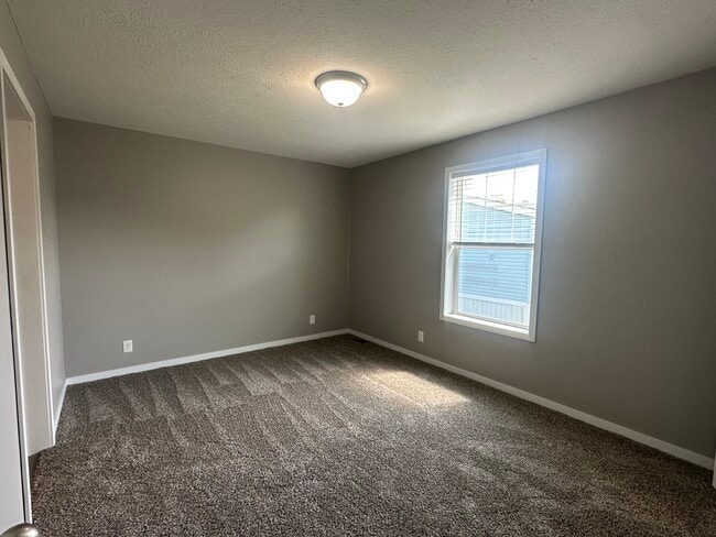 Building Photo - 15385 Dominique Dr