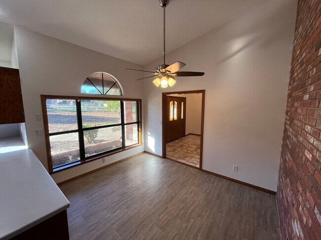 Building Photo - 18655 Oak Ridge Ln