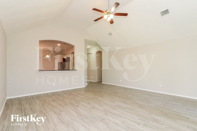 Building Photo - 500 Stone Crossing Ln