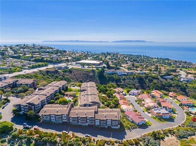 Building Photo - 6542 Ocean Crest Dr