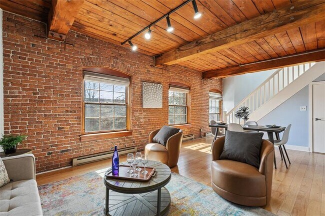 Building Photo - 555 S Water St