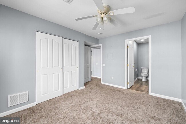 Building Photo - 806 Waters Edge Dr