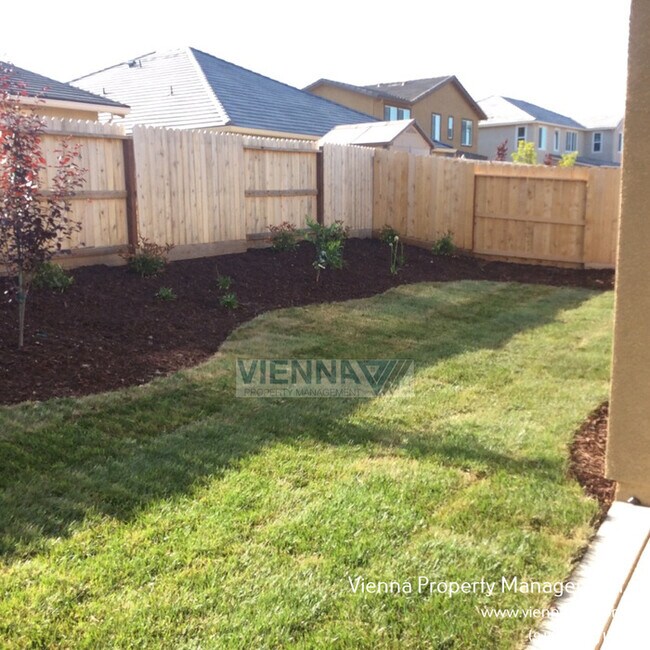 Building Photo - SINGLE STORY HOME IN ROSEVILLE!!!
