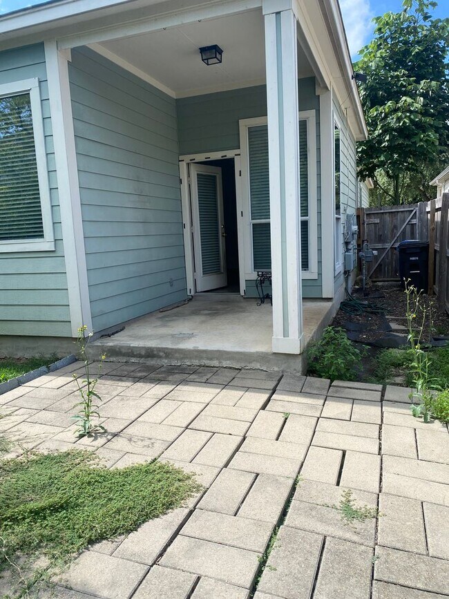 Building Photo - Beautiful 3 bedroom townhome available for rent for ASAP move in!!!! Medical Center Area!!!
