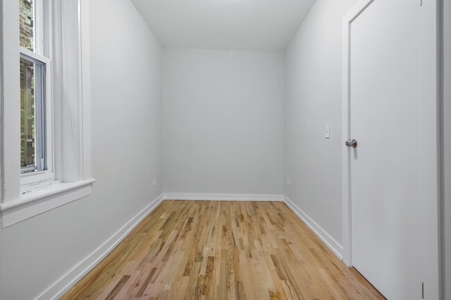 Building Photo - 1437 Superior-2F