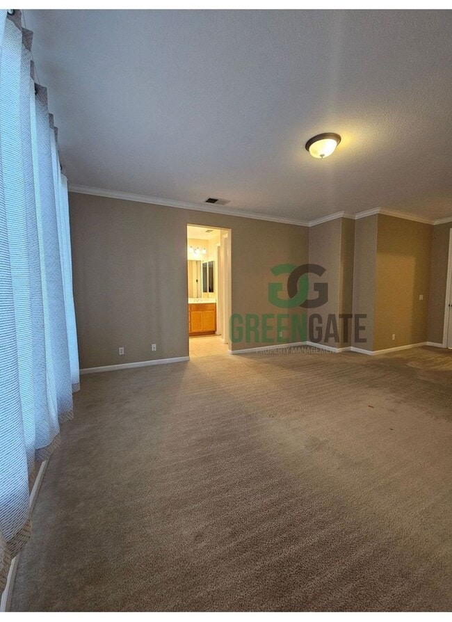 Building Photo - Spacious 4 Bedroom 3 Bath in Patterson! AV...