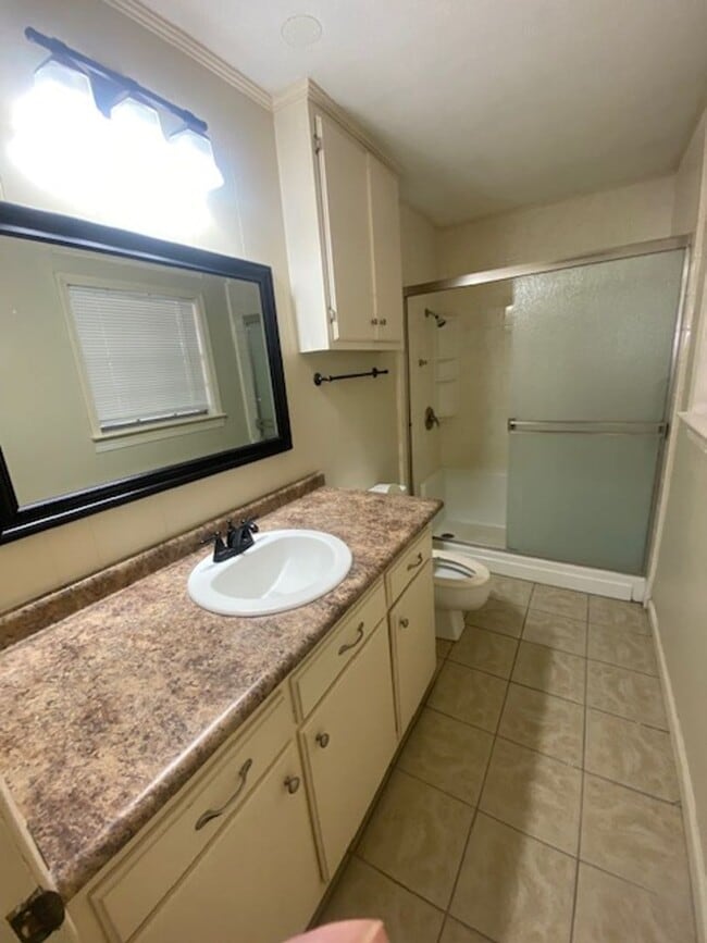 Building Photo - Renovated 3 Bedroom 2 Bath Home for Rent!