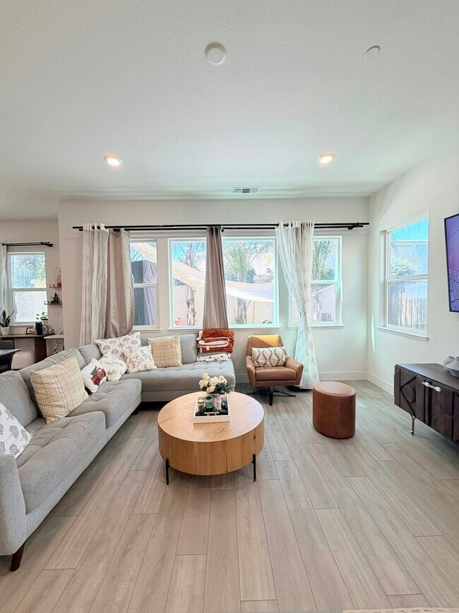 Building Photo - 42 Redberry Loop