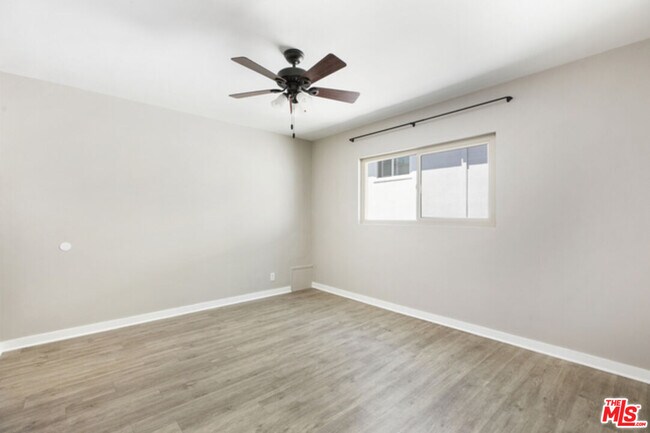 Building Photo - 925 N Curson Ave