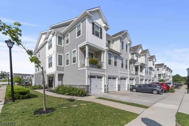 Building Photo - 19 Tippet St