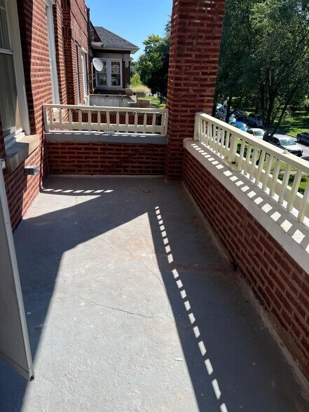 Building Photo - 4536 W Wrightwood Ave