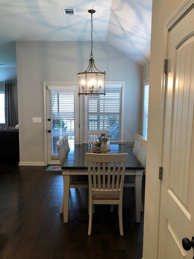 Building Photo - 9211 Cres Lodge Cir