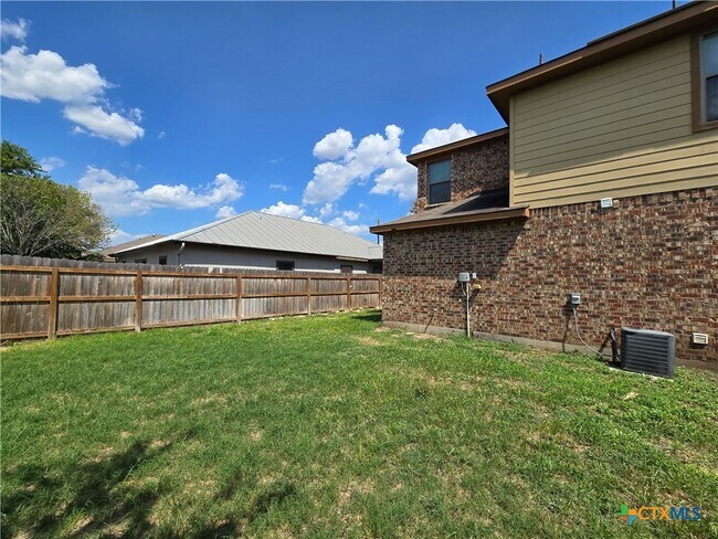 Building Photo - 203 Anne Louise Dr