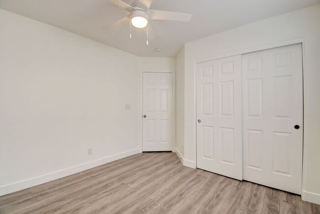 Building Photo - Great home with 4 bedrooms, 2.5 baths. New Floors Paint and Countertops.