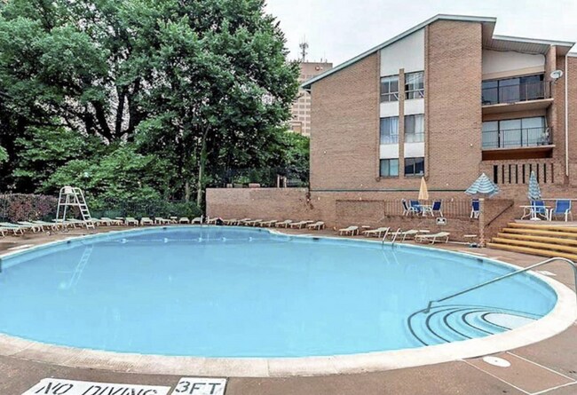 Building Photo - All-Inclusive Luxury Living in Rockville Town Center**