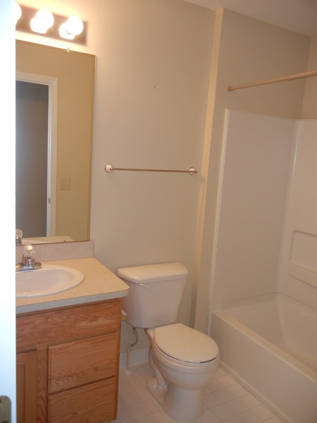 Building Photo - 39471 Springwater Dr