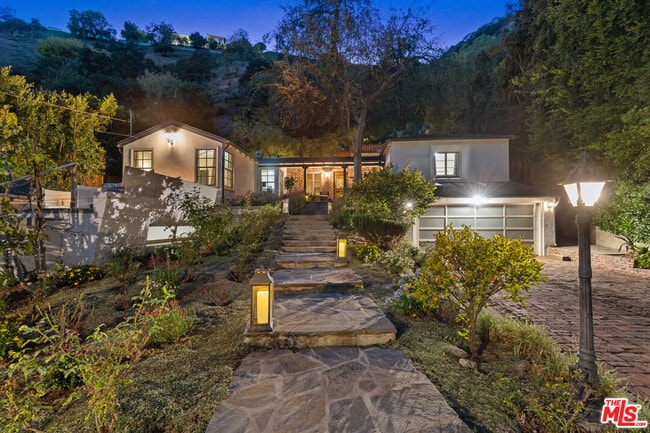 Building Photo - 1853 Nichols Canyon Rd