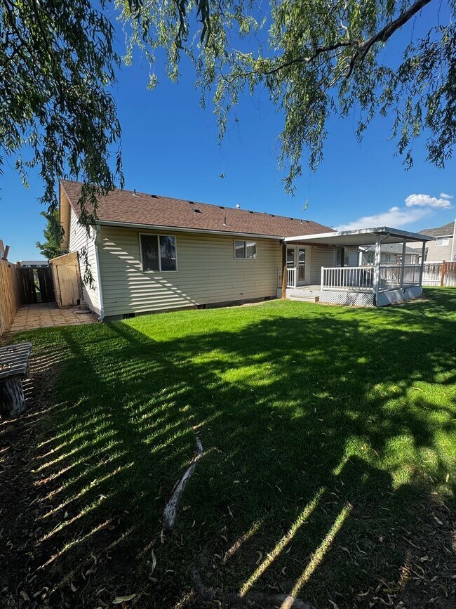 Building Photo - Fully Renovated Home in Crossroad Neighborhood!