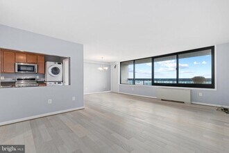 Building Photo - 3705 S George Mason Dr