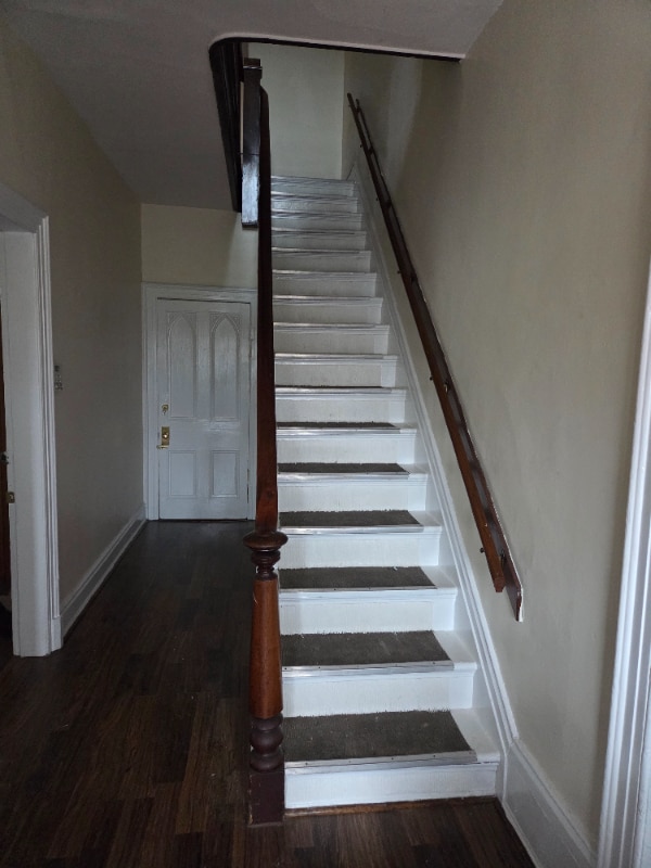 Building Photo - 806 13th St