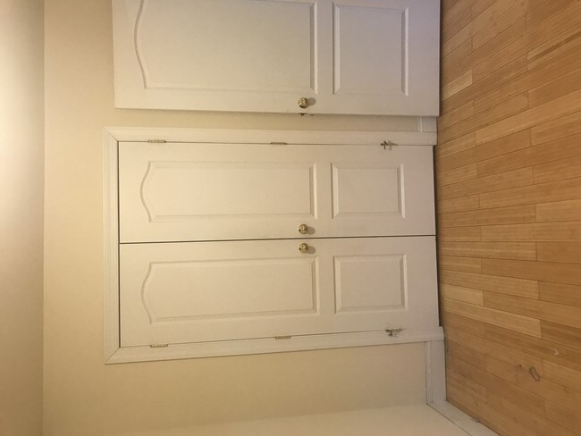 Building Photo - 141-33 Pershing Crescent