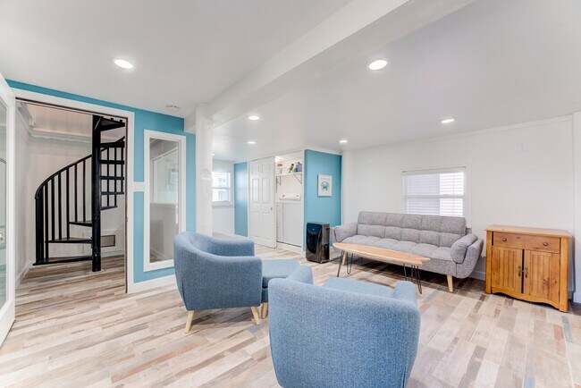 Building Photo - 4211 Surf Dr