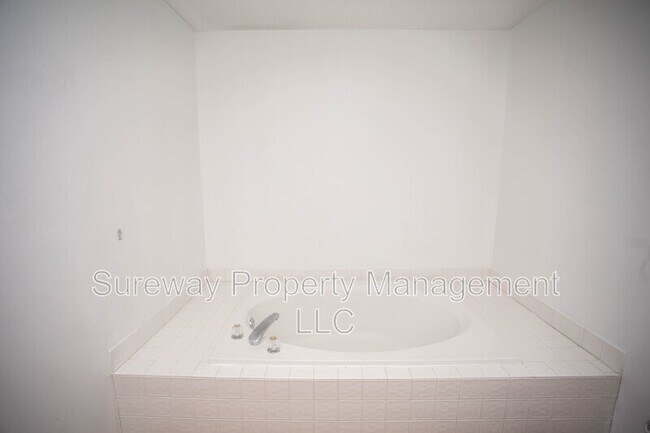 Building Photo - 3 Majestic Way