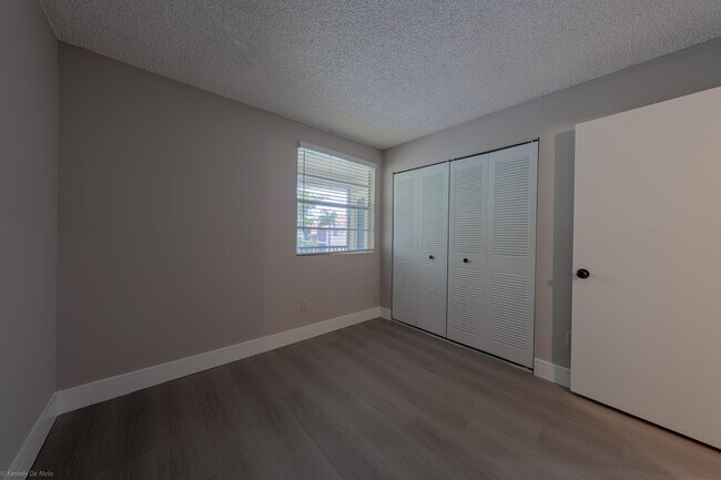 Building Photo - 1247 SW 46th Ave