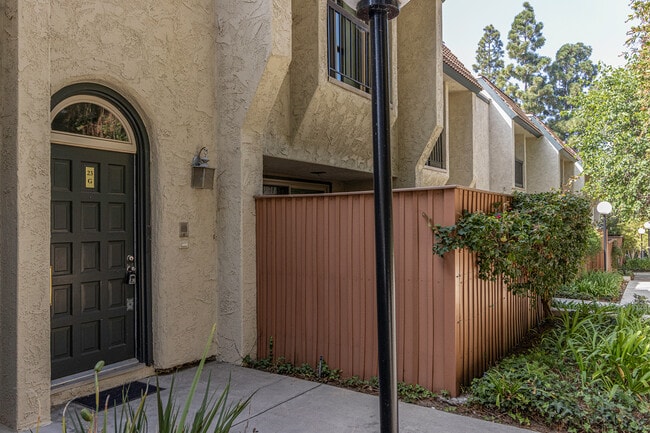 Building Photo - 11260 Overland Ave