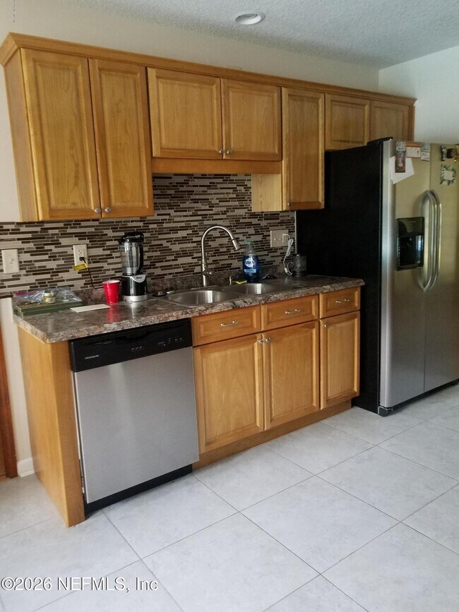Building Photo - 2384 Stonebridge Dr