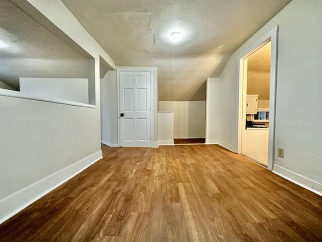 Building Photo - 1208-1210 Pine St