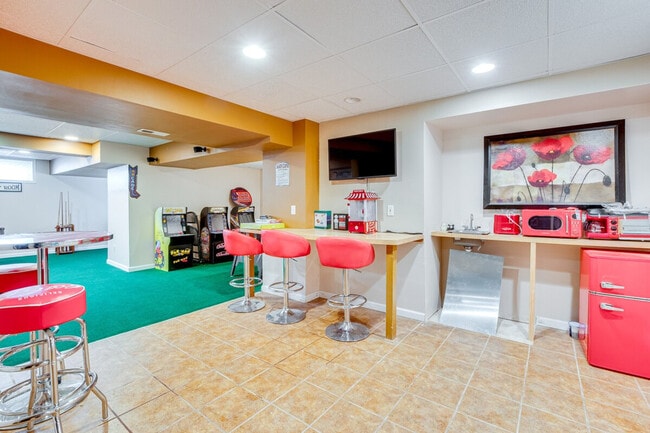 Building Photo - 14 Normandy Dr