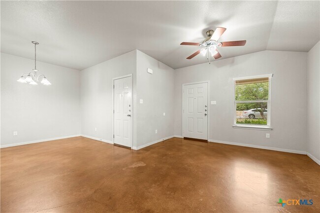 Building Photo - 1521 Aztec Trce