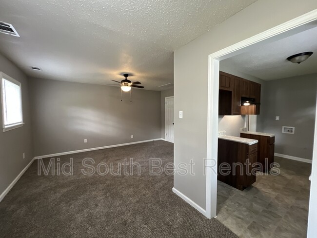 Building Photo - 1462 Robin Hood Ln