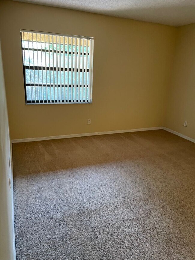 Building Photo - Coral Gardens Two bedroom condo