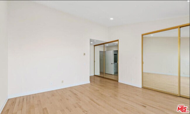 Building Photo - 6798 Las Olas Way