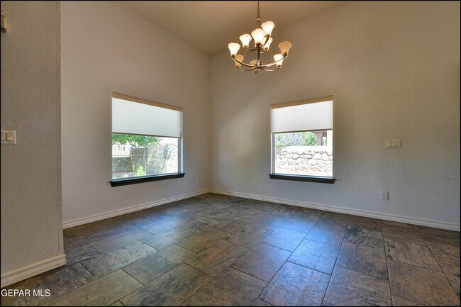 Building Photo - 5649 Valley Maple Dr