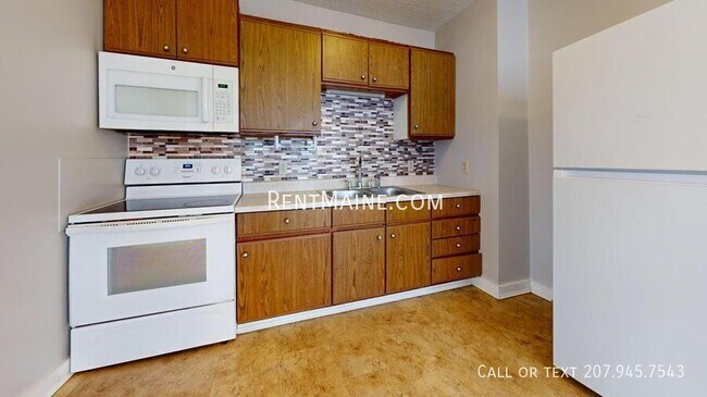 Building Photo - 119 Main St